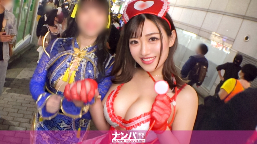 【涩谷万圣节2021】成功偶遇Cosplay漂亮情侣！看到H罩杯的巨乳就忍不住多看一眼的情色护士就是被宠坏的矛…摇乳大礼的样子万圣节太幸福了！ ！